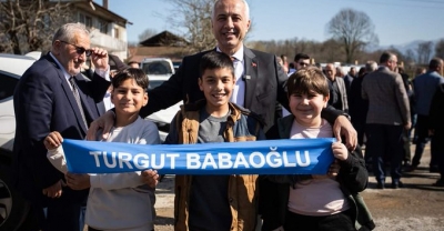 Hendek Belediye Başkanı Turgut Babaoğlu, halkın sevgi ve takdiriyle karşılanıyor